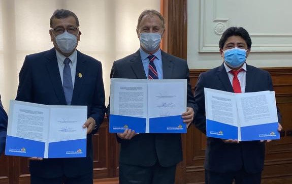 Alcalde Muñoz firma acta de mancomunidad con gobiernos regionales del Callao, Lima y Áncash