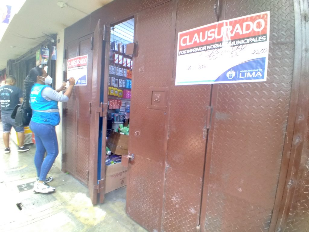 Municipalidad de Lima clausura depósitos clandestinos en Mesa Redonda y Barrios Altos