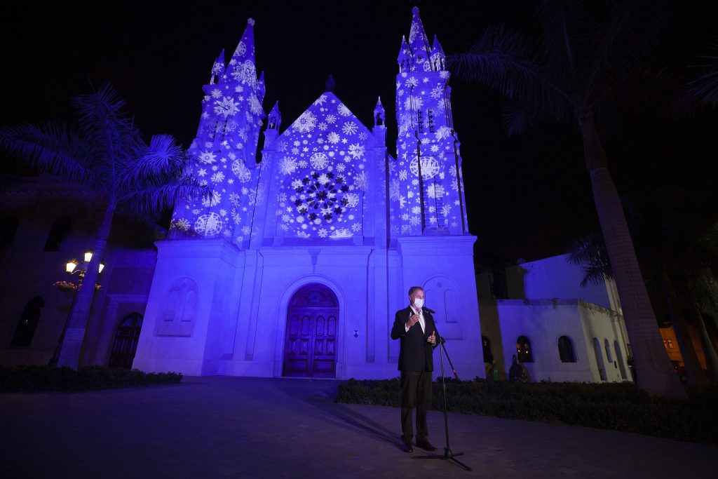 Alcalde de Lima participa en espectáculo navideño de luces en la plaza Francia