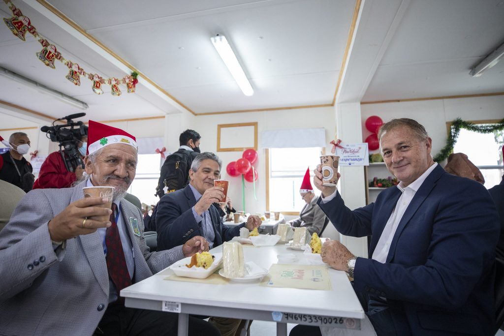 Alcalde de Lima participó en desayuno navideño con albergados de la Casa de Todos