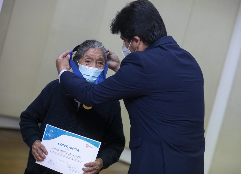 Aprendiendo Emprendo: MML alfabetizó a 50 ambulantes autorizados del Cercado
