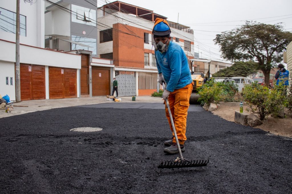 MML reparó más de 31,600 m² de pistas y 7,000 m² de veredas en el Cercado este año
