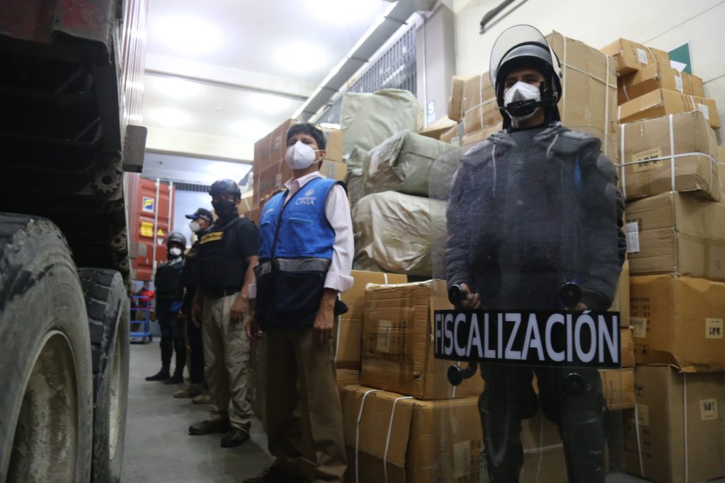 Barrios Altos: MML clausura depósitos clandestinos en el jirón Huanta