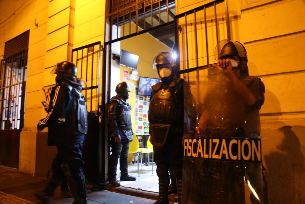 MML clausura discoteca y bar que atendían en horario de inmovilización social
