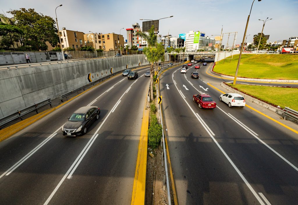 Municipalidad de Lima concluyó pintado de la señalización horizontal en la Av. Javier Prado