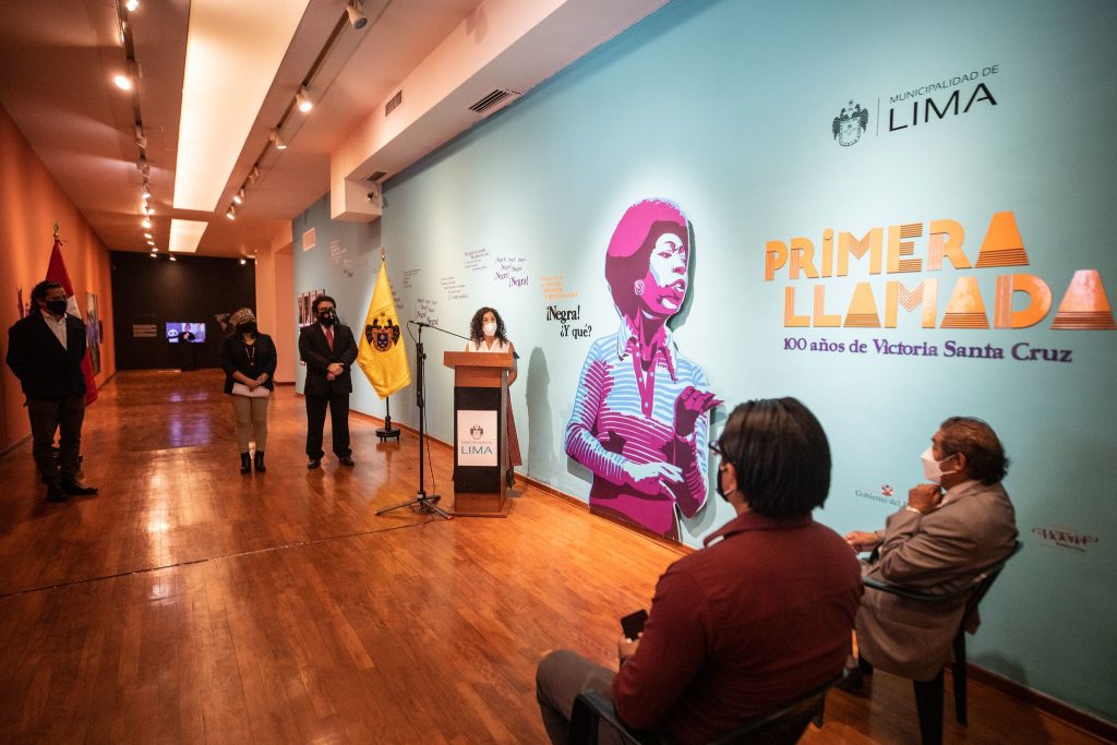 Visita la exposición gratuita "Primera llamada. 100 años de Victoria Santa Cruz"