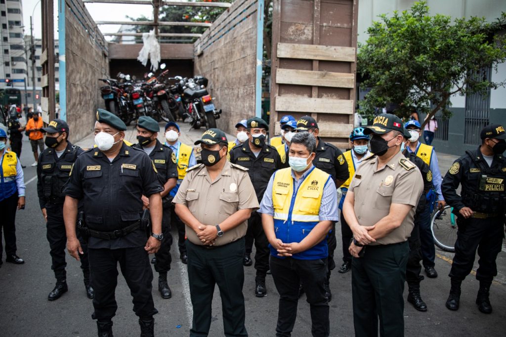 MML Y PNP ejecutan operativo de control a conductores de motos en el Cercado de Lima