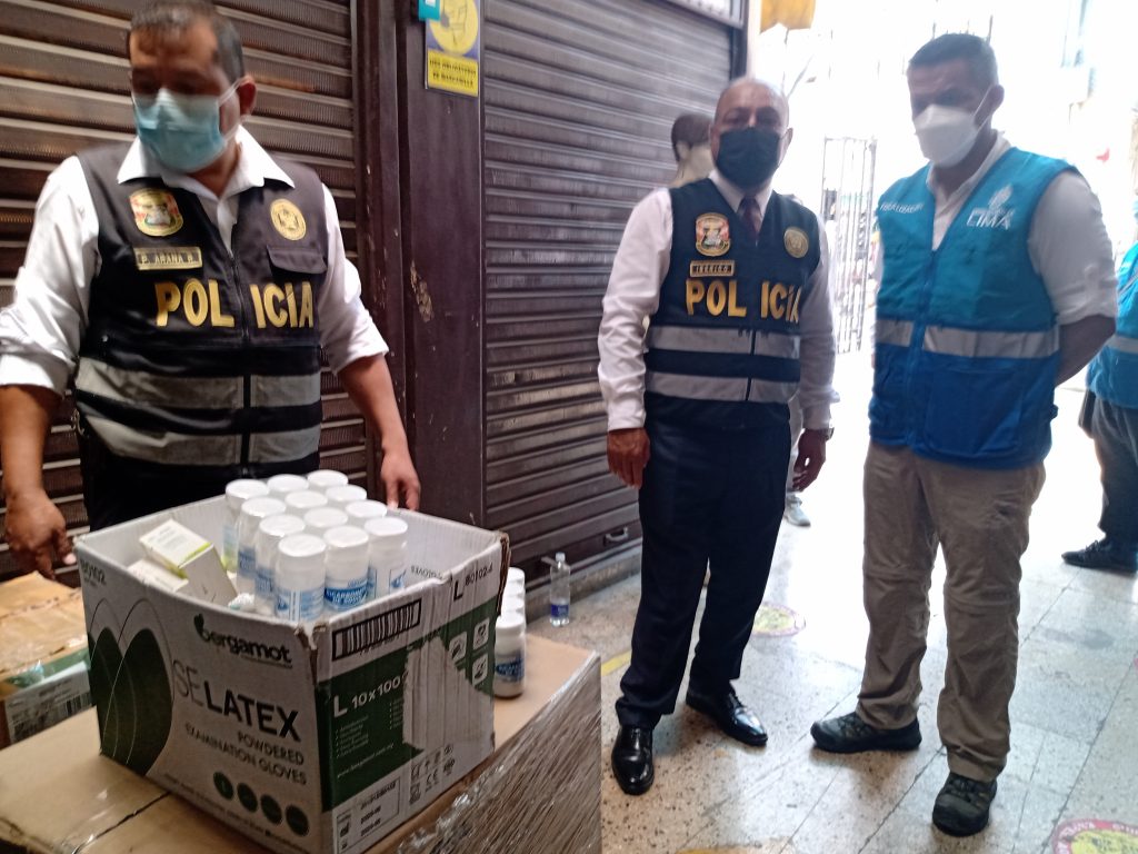 MML y PNP intervienen local que vendía medicamentos vencidos