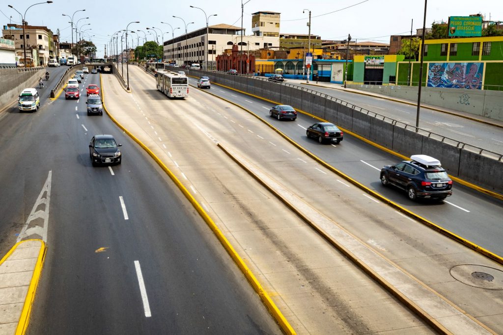 Municipalidad de Lima concluye pintado de señalización horizontal en Av. Alfonso Ugarte