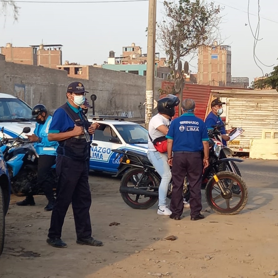 Serenos de Lima intervienen a motociclista que agredió a agente edil de Magdalena