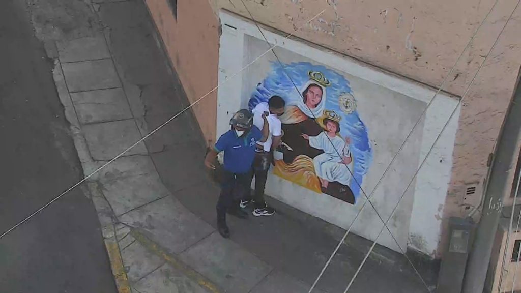 CERCADO: SERENOS DE LIMA CAPTURAN A RAQUETEROS QUE INTENTARON FUGAR POR TECHOS DE QUINTA