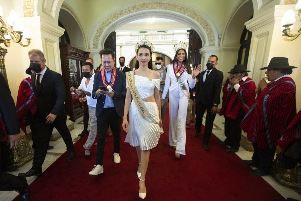 Miss Grand International llegó al Centro Histórico de Lima llevando un mensaje de paz