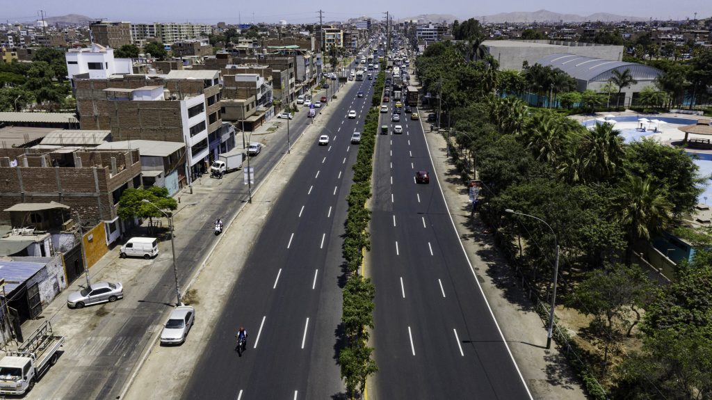 Municipalidad de Lima concluyó mantenimiento de pistas en la Av. Naranjal