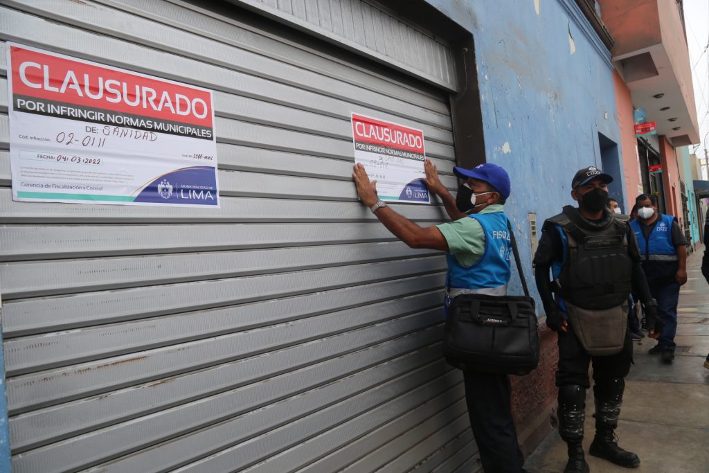 Santa Beatriz: MML interviene almacén clandestino donde se envasaban productos químicos adulterados