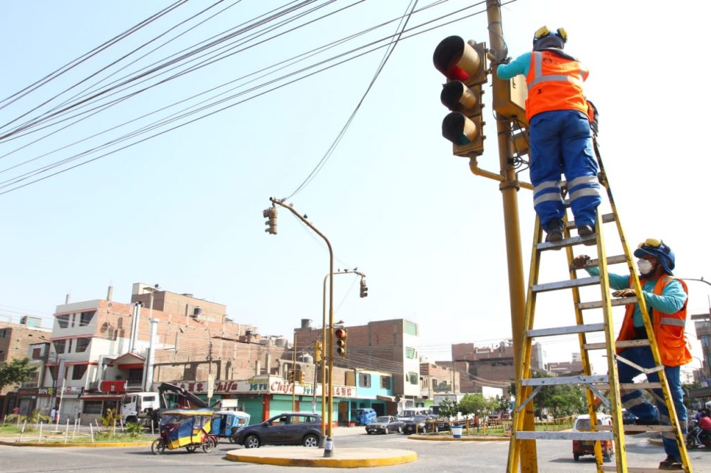 MML ejecuta mantenimiento de semáforos en más de 30 distritos de Lima Metropolitana