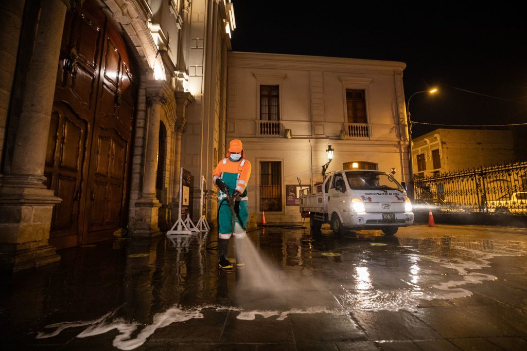 Semana Santa: MML refuerza la limpieza en los exteriores de las iglesias del Centro Histórico