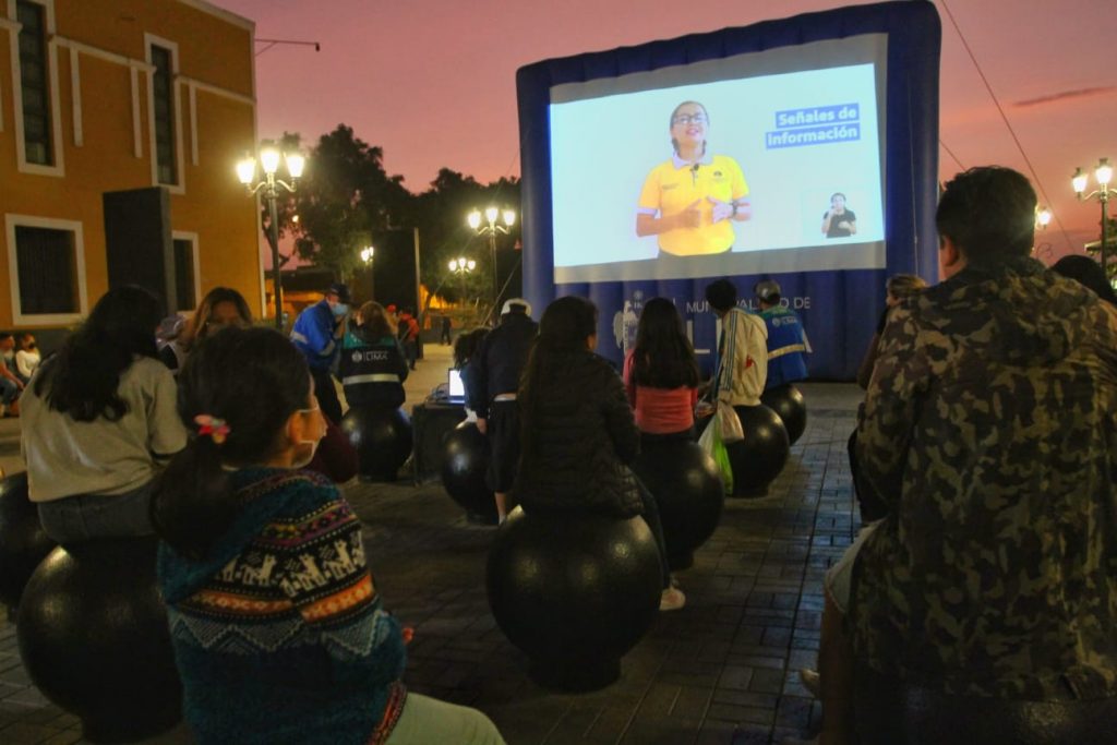 Pantalla gigante de la Municipalidad de Lima realizó 23 proyecciones gratuitas sobre seguridad vial en varios distritos