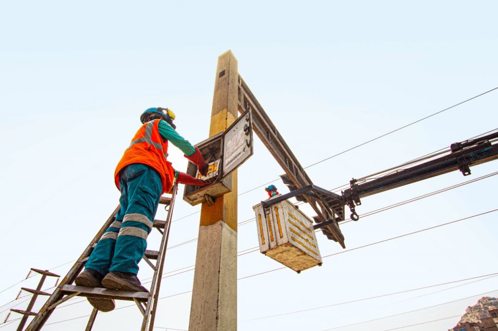 Municipalidad de Lima efectúa el mantenimiento de 2,000 semáforos del Cercado y otros distritos