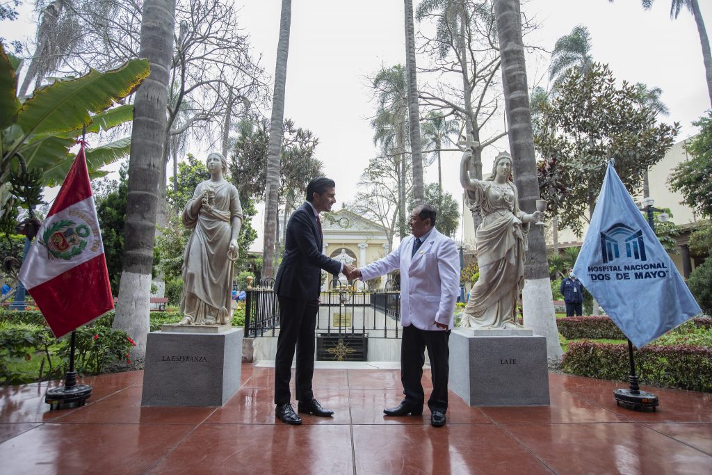 Municipalidad de Lima entrega esculturas restauradas de la Fe y la Esperanza del Hospital Dos de Mayo