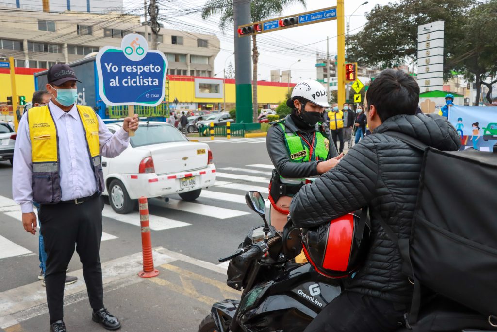 Municipalidad de Lima y PNP multaron a motociclistas por invadir ciclovía de Av. Sánchez Carrión