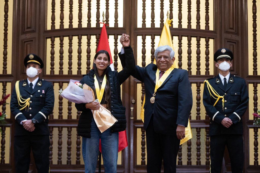 Atleta nacional Kimberly García recibió la Medalla de Lima
