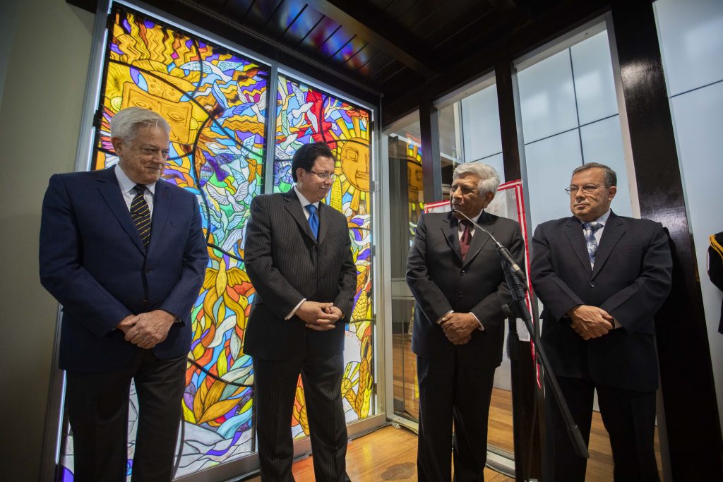 Alcalde de Lima y canciller inauguran vitrales artísticos que representan la hermandad entre las culturas del Perú y Ecuador