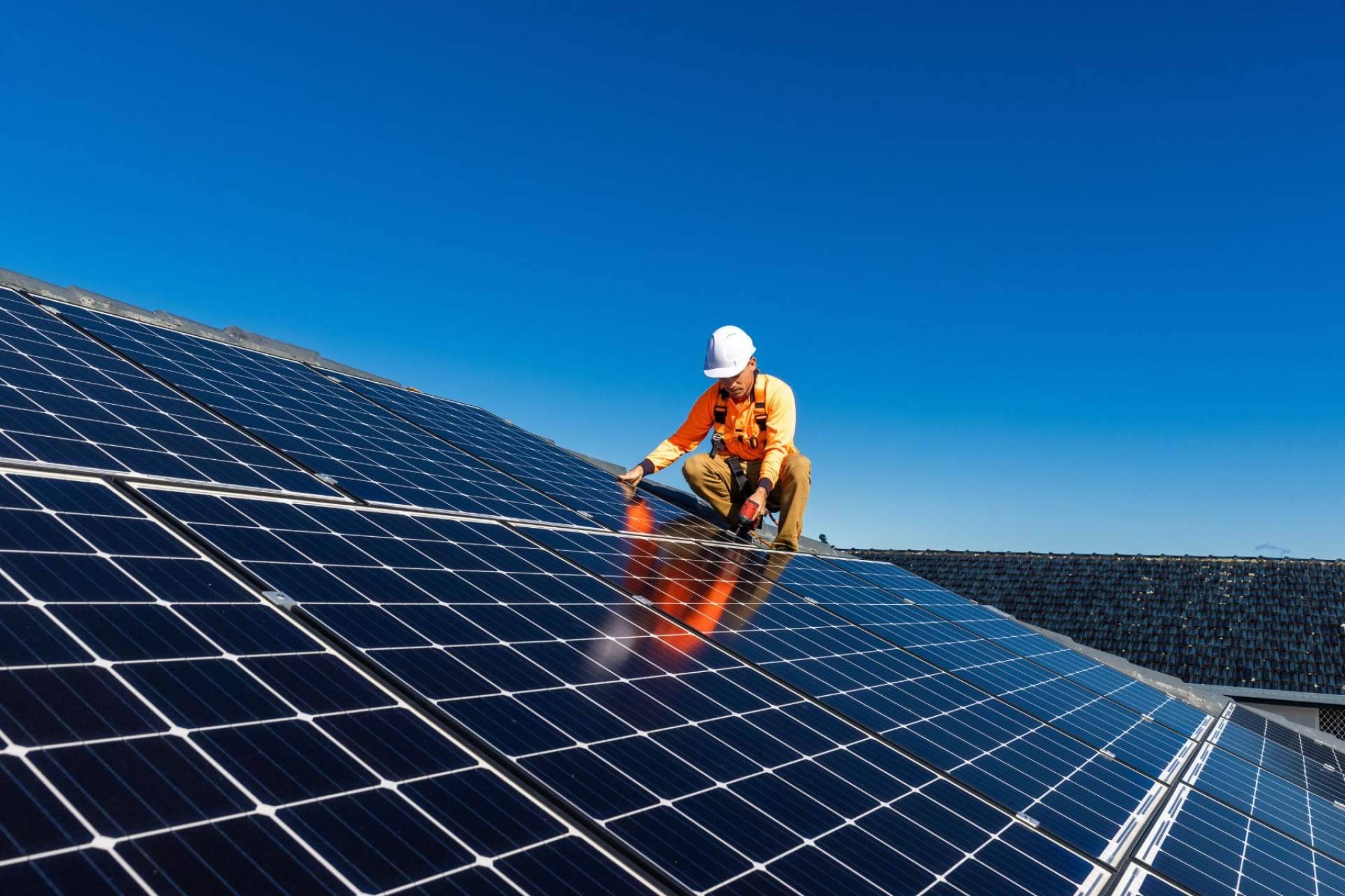 CalyGar Smart Energy lleva a cabo la instalación de paneles solares para viviendas, negocios, empresas e industrias