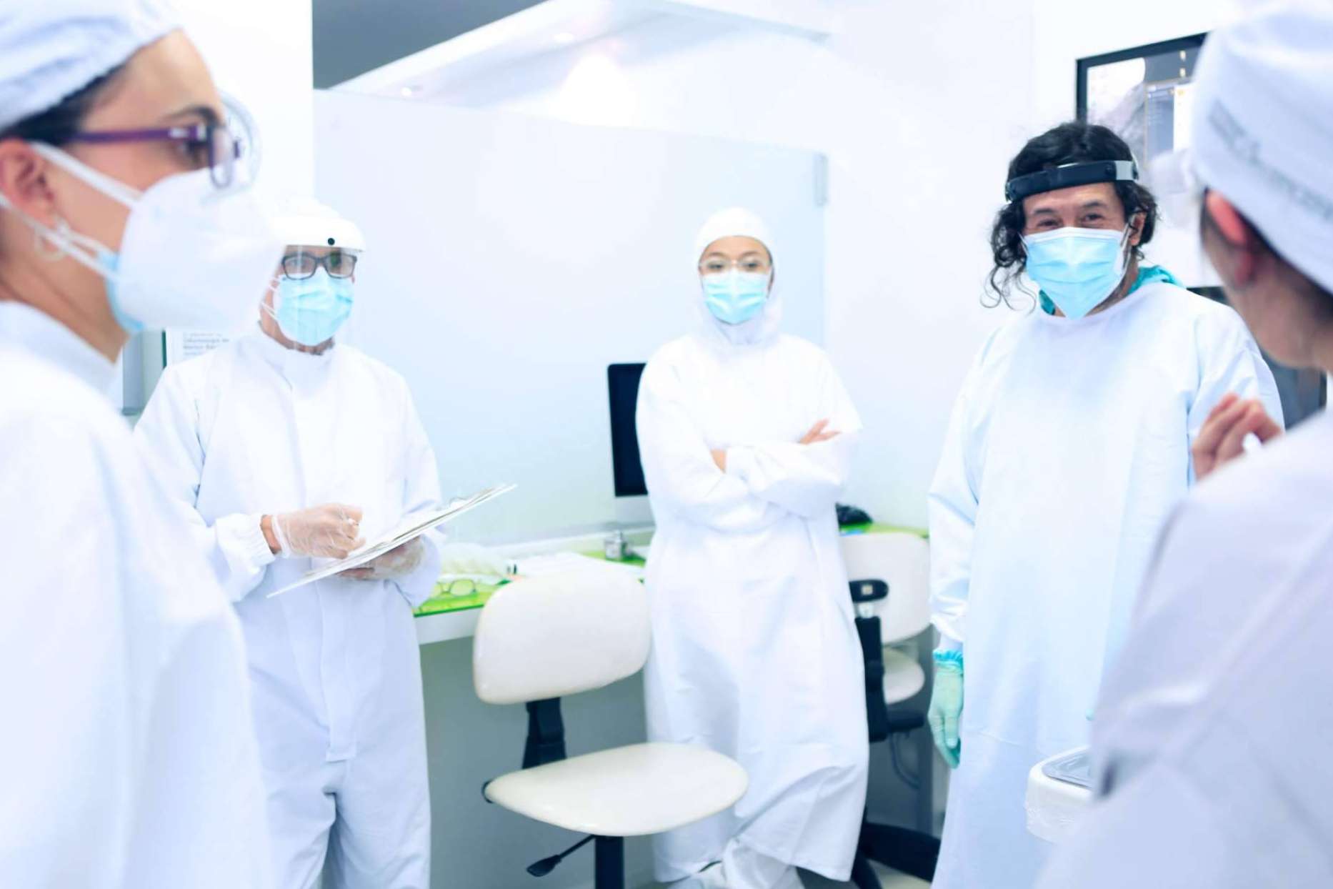Odontología de Marlon Becerra ofrece colocación de implantes dentales y sonrisas únicas de la mano de expertos