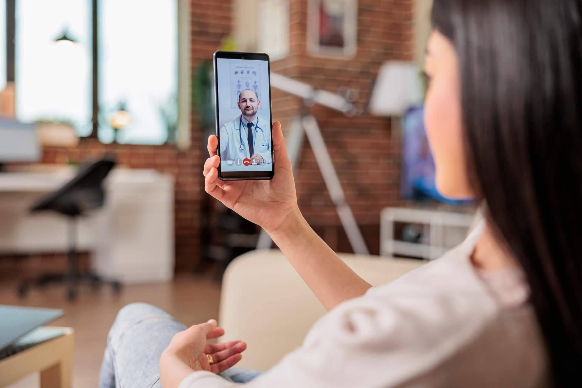 Especializaciones en terapia a distancia de la mano de Mejor Hablemos