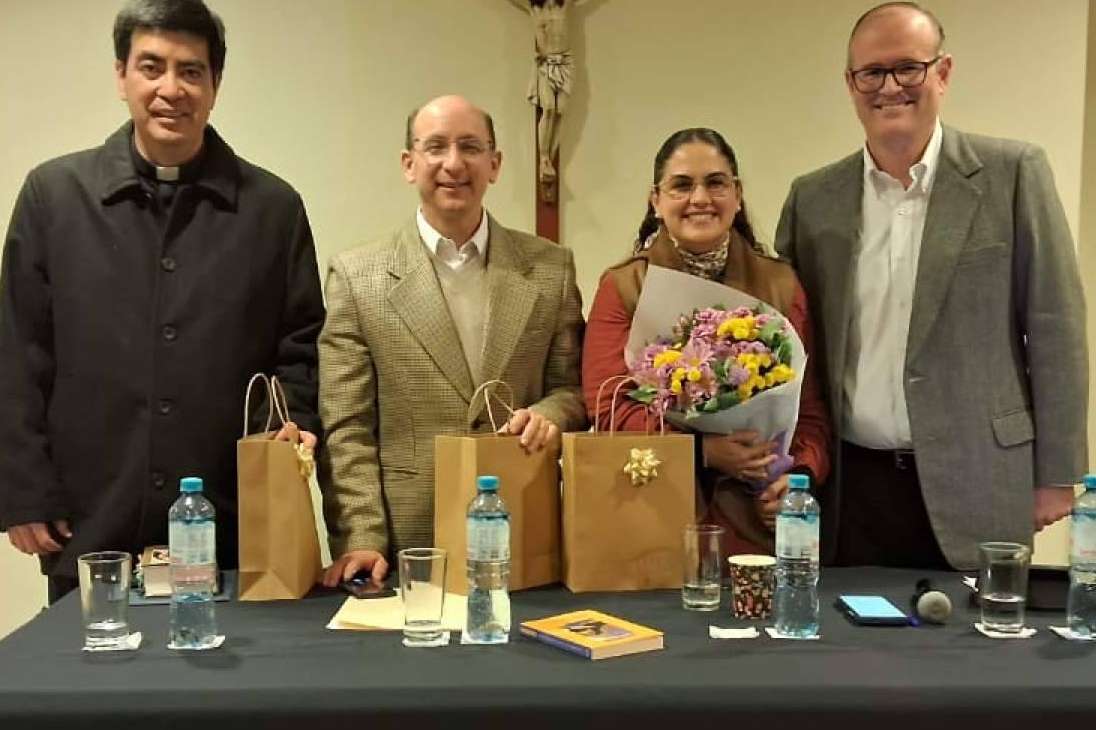 Felicitas organiza un evento para conversar sobre la felicidad auténtica con distintos especialistas
